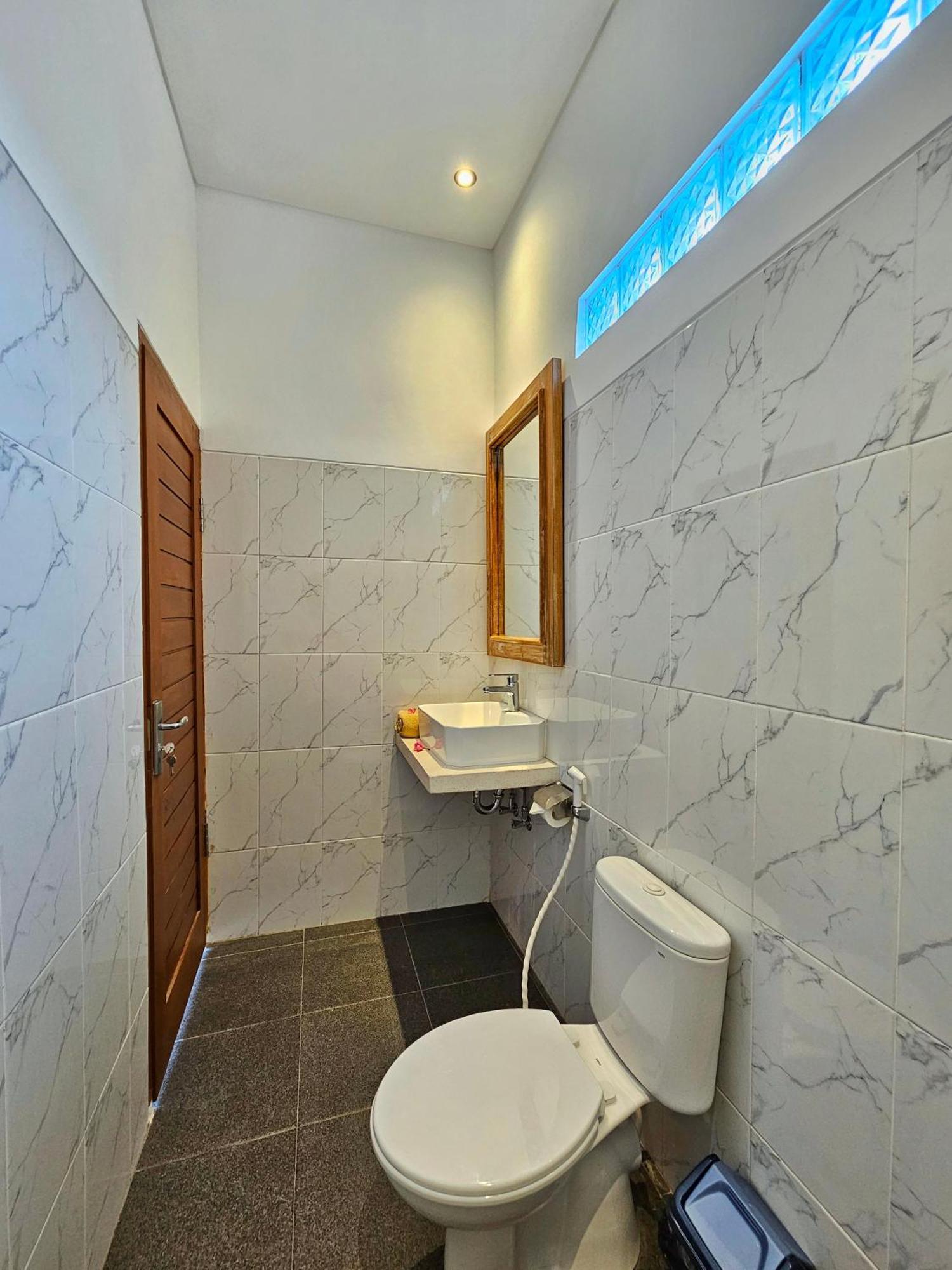 Dewi Putri House Hotel Ubud  Exterior photo