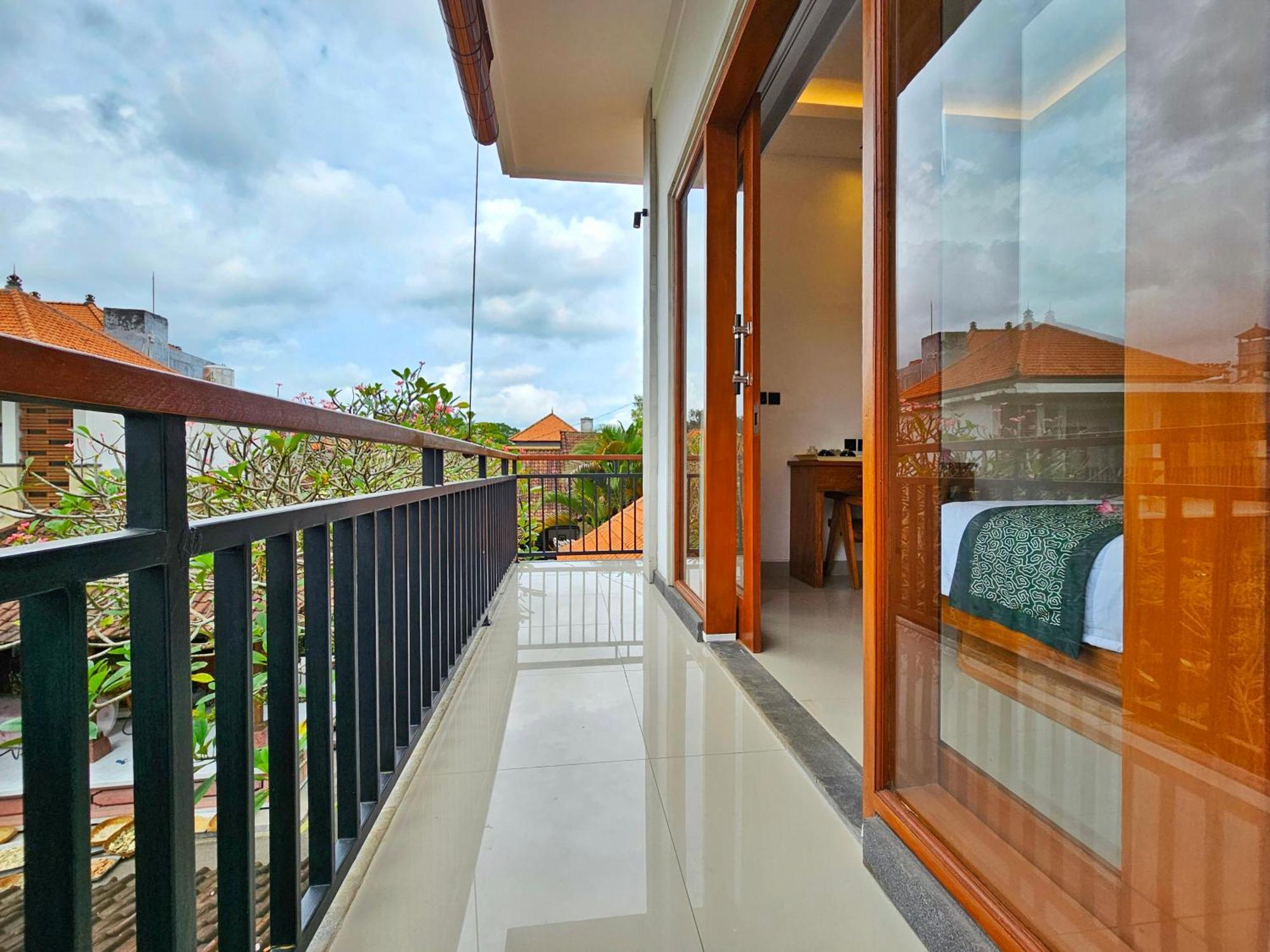 Dewi Putri House Hotel Ubud  Exterior photo